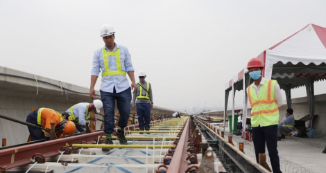 Metro Bến Thành - Suối Tiên đã lắp được 3,6km đường tàu sau gần 3 tháng